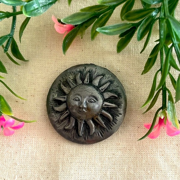 VINTAGE Pewter Smiling Sun Face Brooch! - Picture 1 of 7